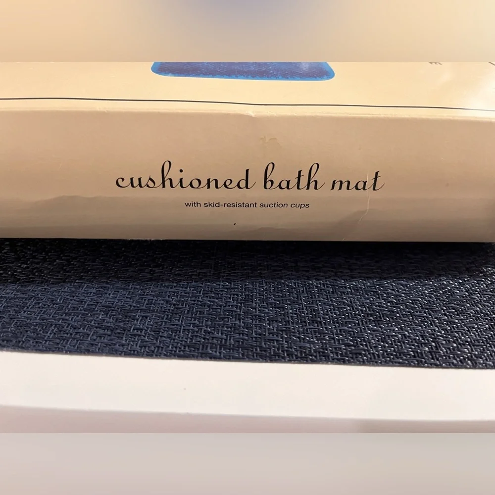 NWT Essential Home Cushioned Silicone Bath tub mat.